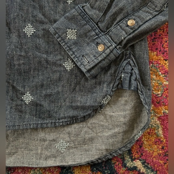 🔥American Eagle Outfitters | Women’s blue chambray embroidered button down shirt - Picture 10 of 13